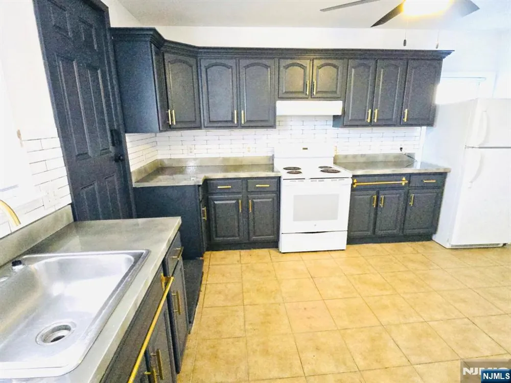 10-14 Noll Place 3 Newark, NJ 07106