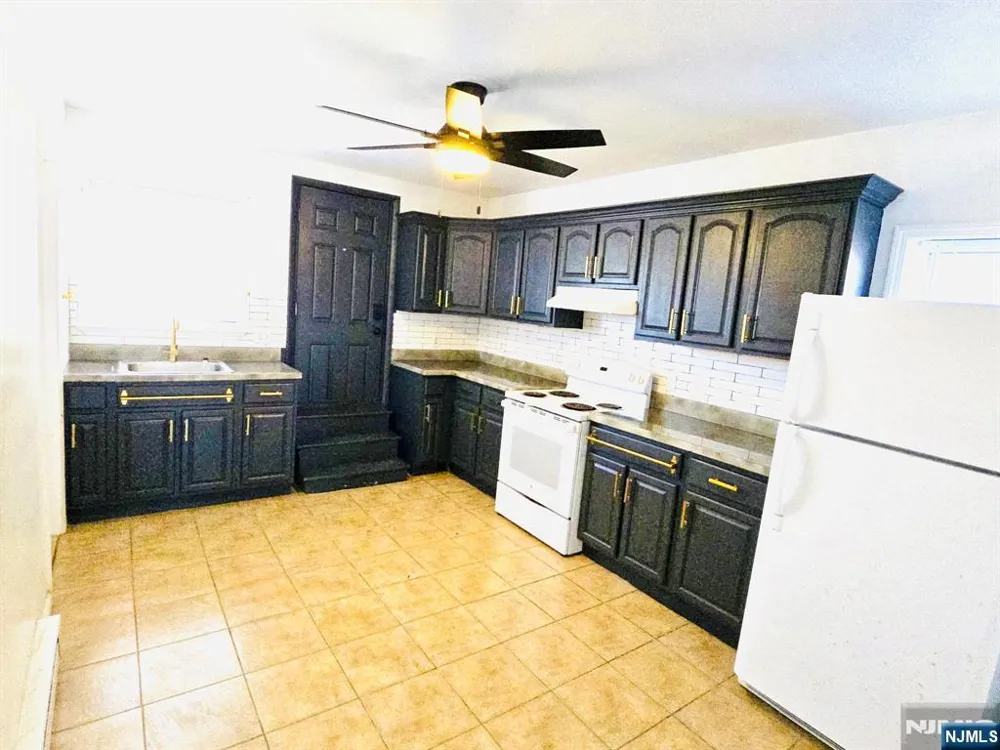 10-14 Noll Place 3 Newark, NJ 07106