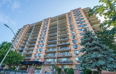 60 Parkway Dr #12J Unit 12J