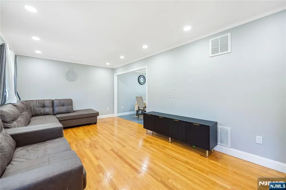361 Walthery Avenue Ridgewood, NJ 07450