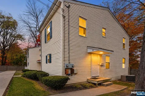 2 Cottage Place 4