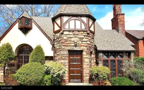 33 Johnson Ave