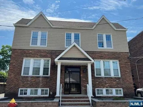 22 Pershing Place 2 Left