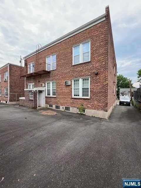 22 Pershing Place 2 Left North Arlington, NJ 07031