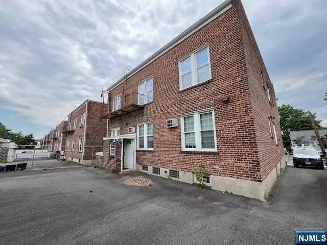 22 Pershing Place 2 Left North Arlington, NJ 07031