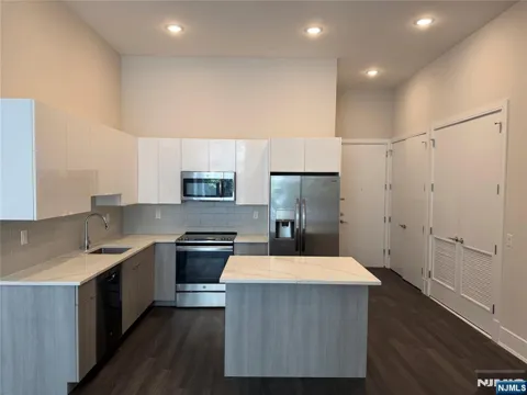 470 Main Street 304