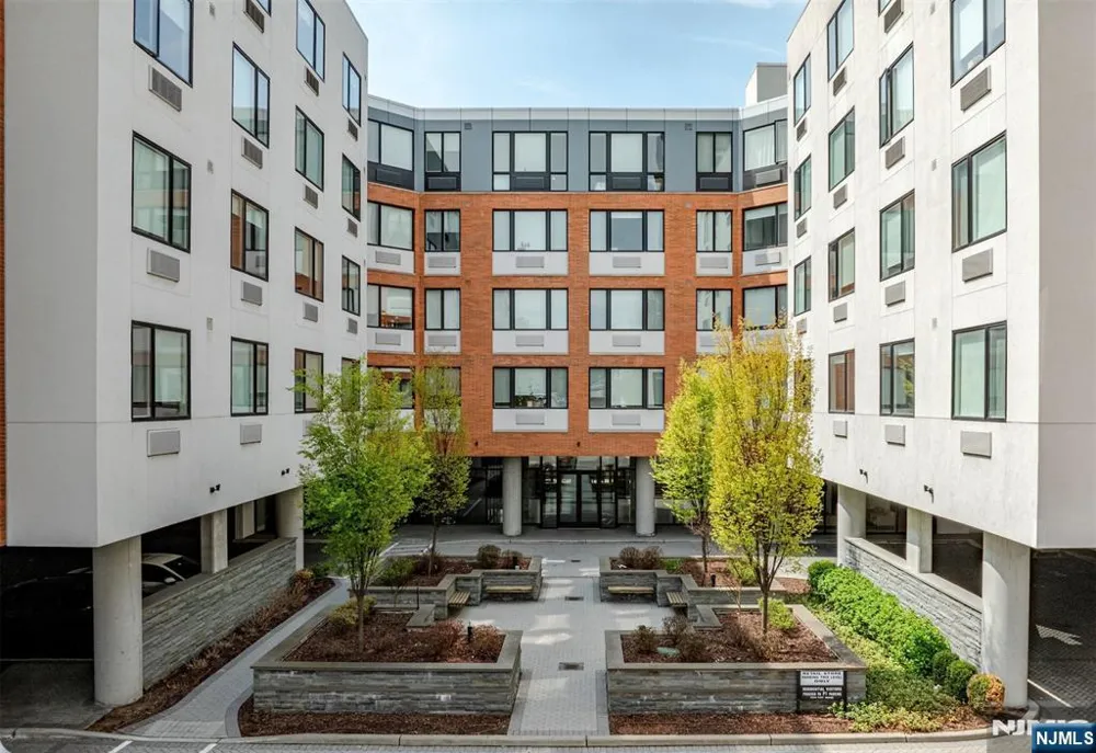 470 Main Street 304 Fort Lee, NJ 07024
