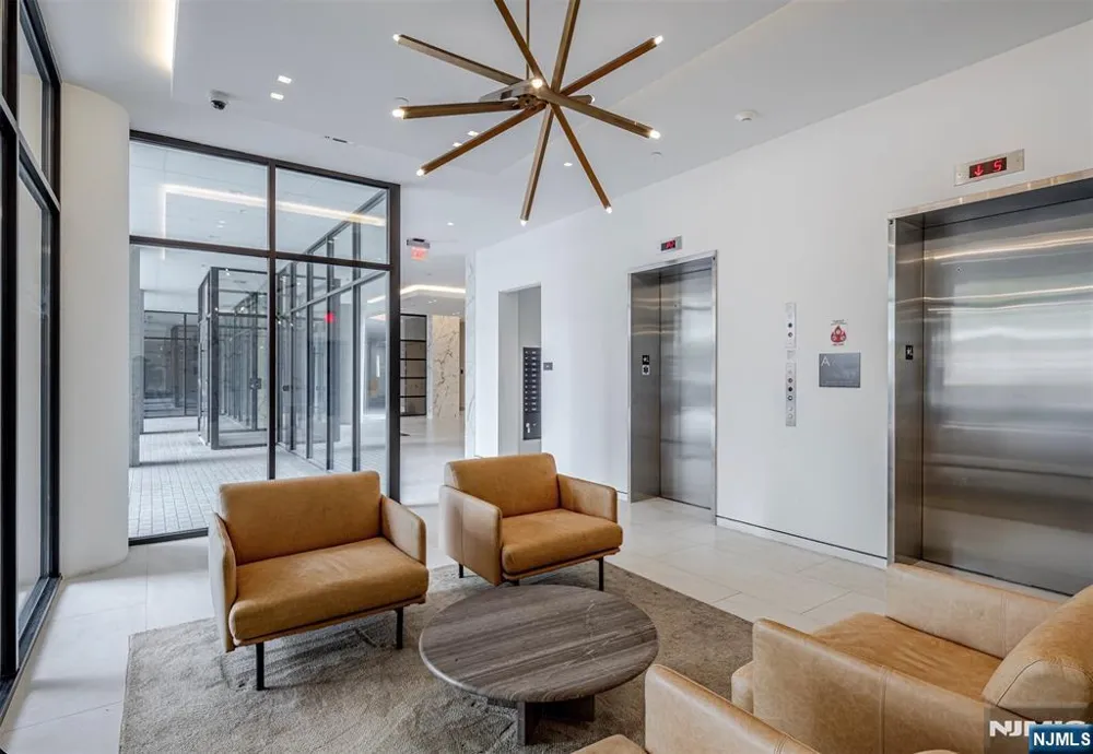 470 Main Street 304 Fort Lee, NJ 07024