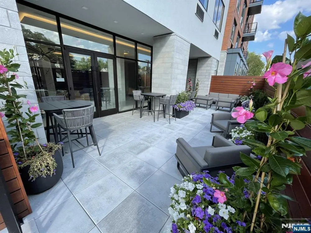 470 Main Street 304 Fort Lee, NJ 07024