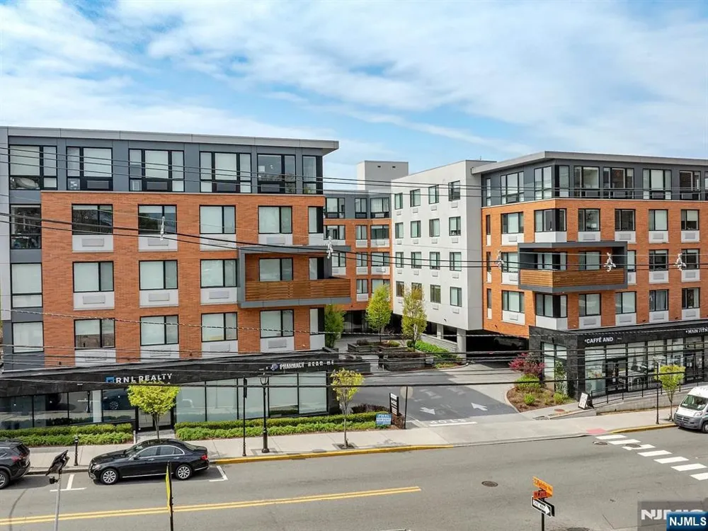 470 Main Street 304 Fort Lee, NJ 07024