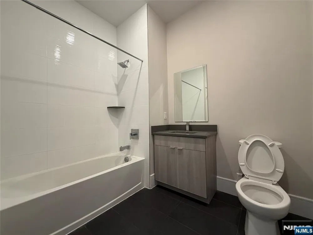 470 Main Street 304 Fort Lee, NJ 07024