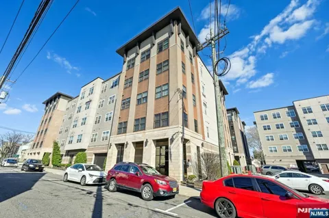 5808 Washington Street 507