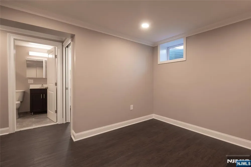 14 Bliss Avenue M Tenafly, NJ 07670