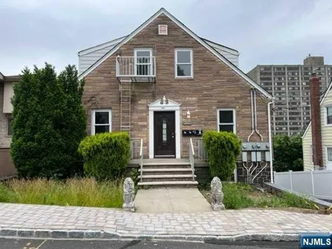 1014 Ponsi Street 2nd Floor