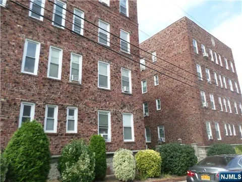30 Harriet Avenue 12NE
