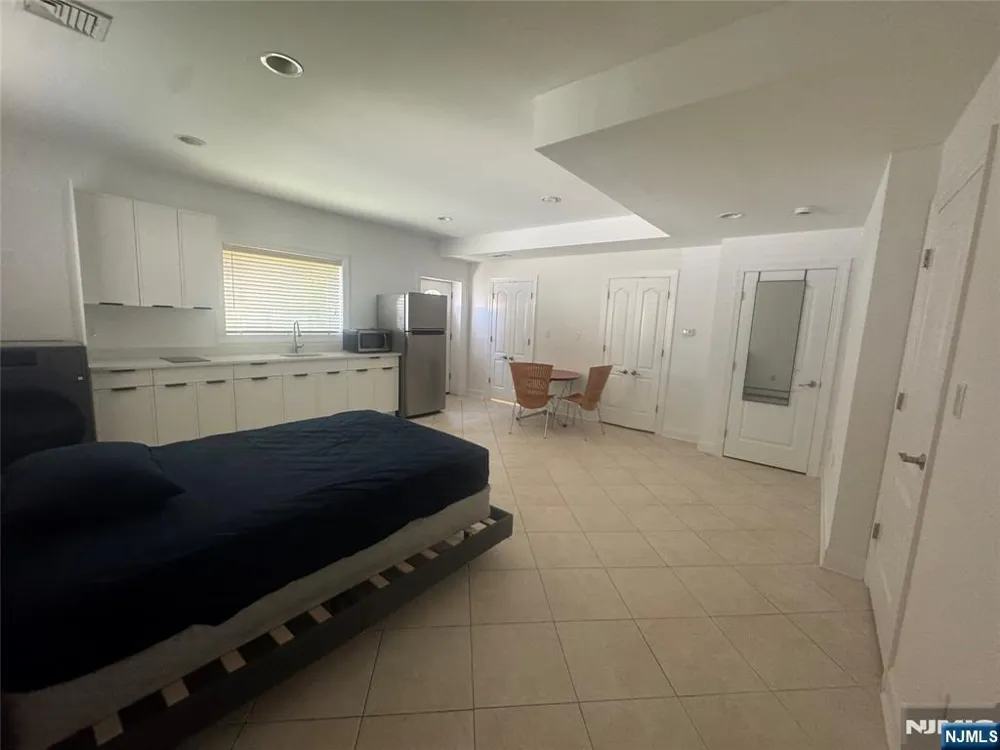 535 7th Street B Palisades Park, NJ 07650