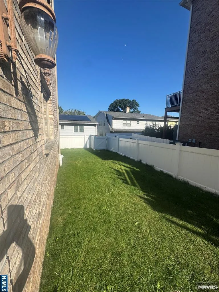 535 7th Street B Palisades Park, NJ 07650