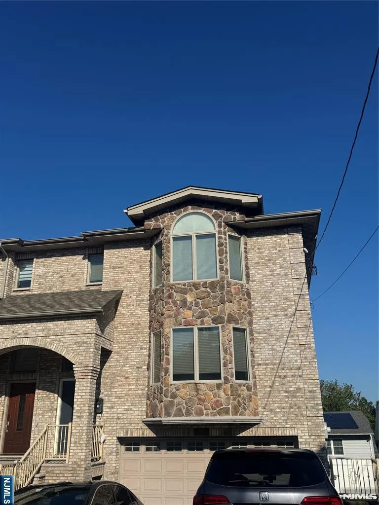 535 7th Street B Palisades Park, NJ 07650