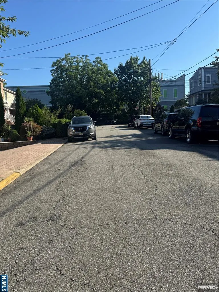 535 7th Street B Palisades Park, NJ 07650
