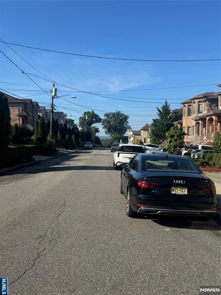 535 7th Street B Palisades Park, NJ 07650