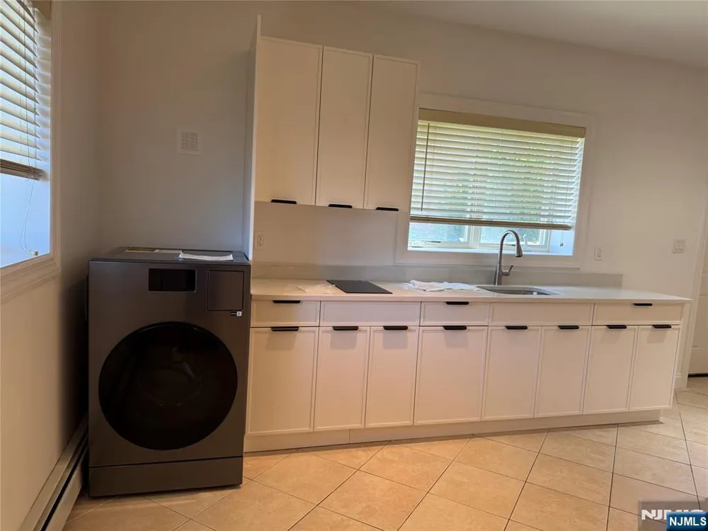 535 7th Street B Palisades Park, NJ 07650