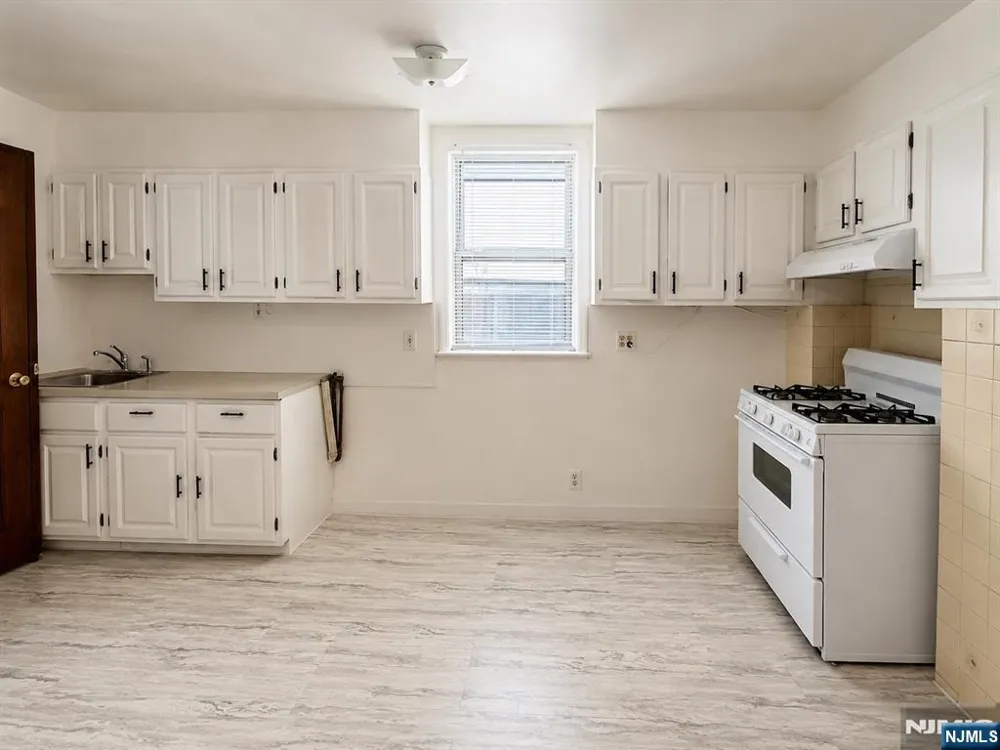 166 Van Buren Street Newark, NJ 07105