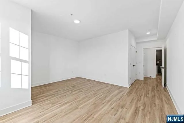 520 Cliff Street 226 Fairview, NJ 07022