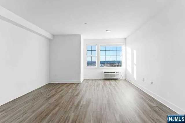 520 Cliff Street 226 Fairview, NJ 07022