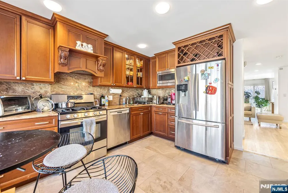 16 Grand Cove Way C16 Edgewater, NJ 07020