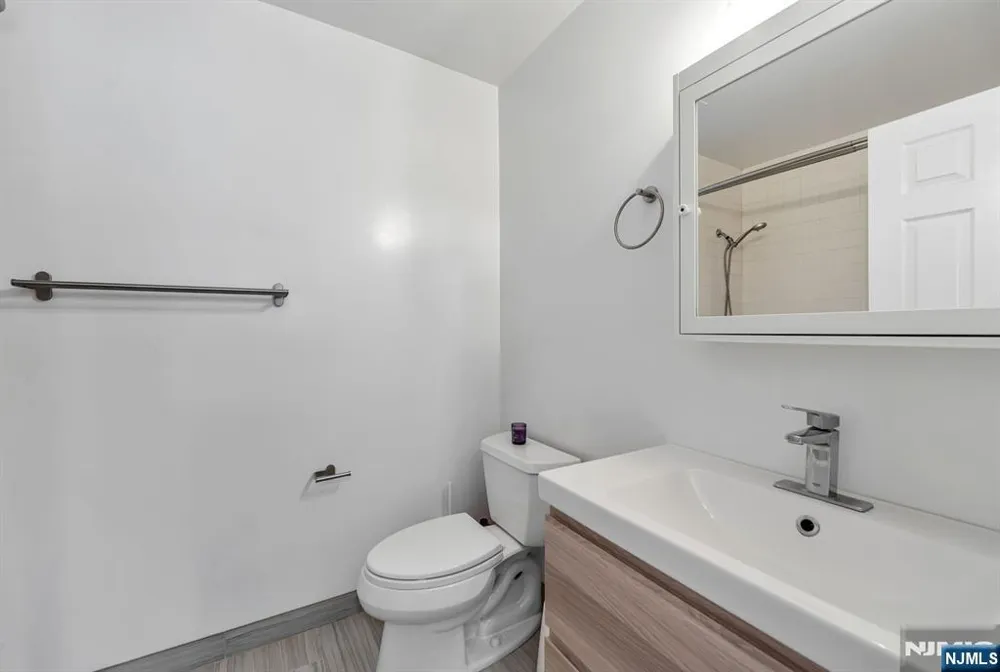 16 Grand Cove Way C16 Edgewater, NJ 07020