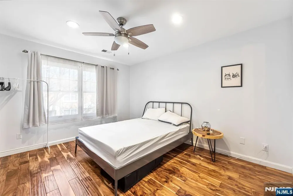 16 Grand Cove Way C16 Edgewater, NJ 07020