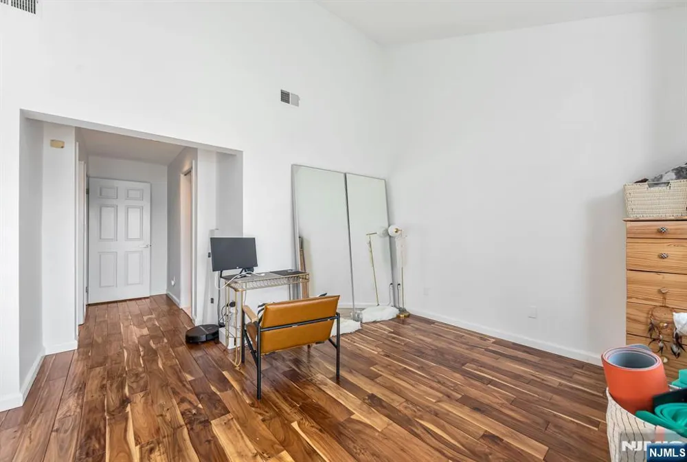 16 Grand Cove Way C16 Edgewater, NJ 07020