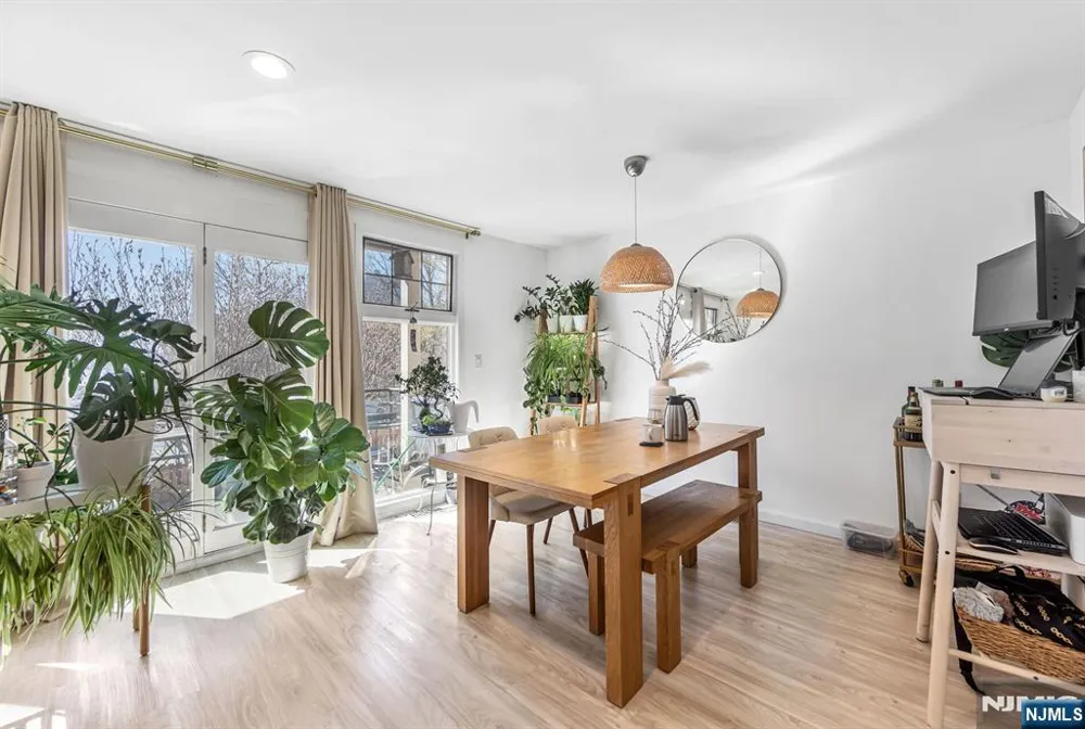 16 Grand Cove Way C16 Edgewater, NJ 07020