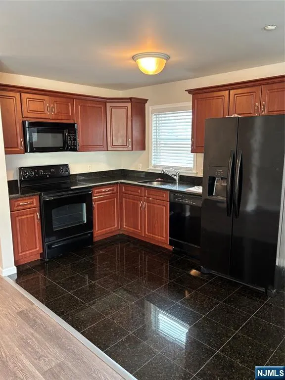 24 S William Street 403 Bergenfield, NJ 07621