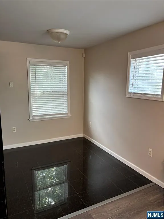 24 S William Street 403 Bergenfield, NJ 07621