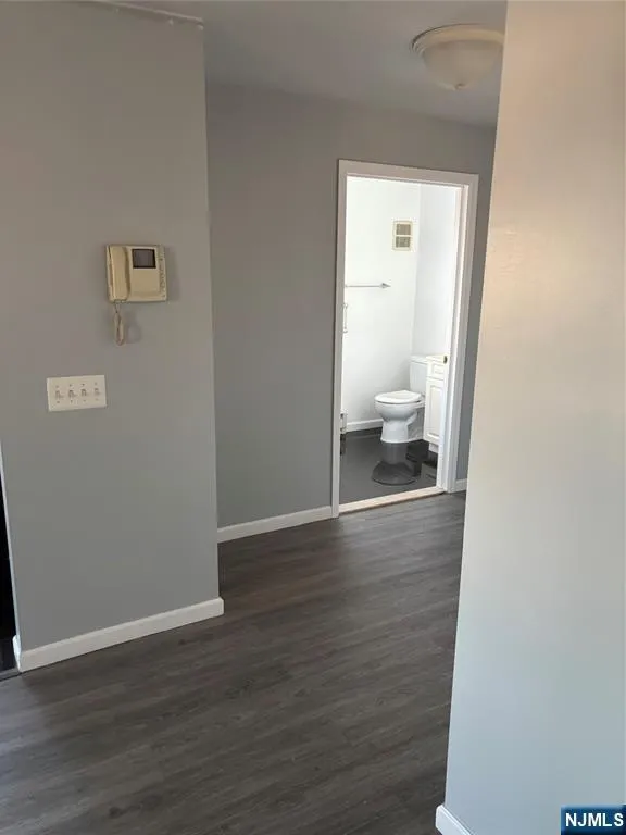 24 S William Street 403 Bergenfield, NJ 07621