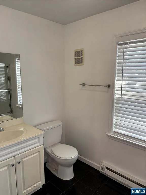 24 S William Street 403 Bergenfield, NJ 07621