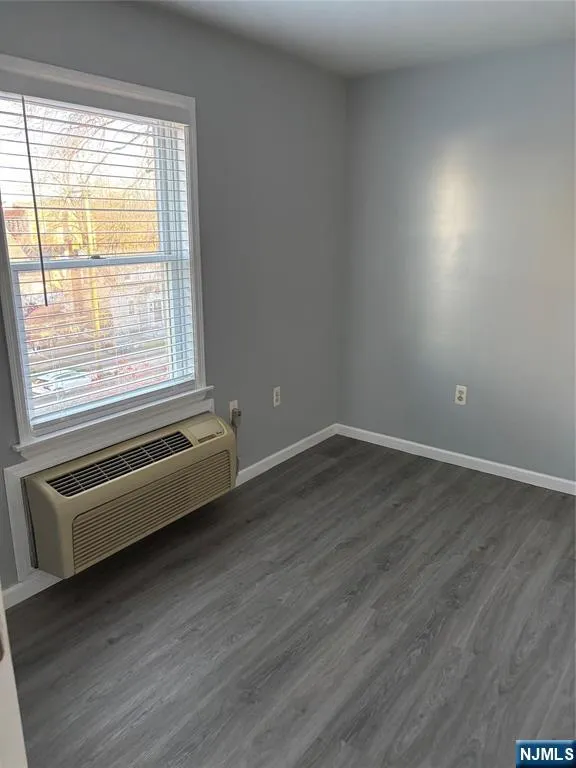 24 S William Street 403 Bergenfield, NJ 07621
