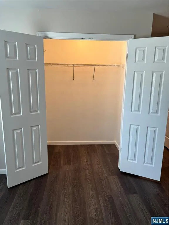 24 S William Street 403 Bergenfield, NJ 07621