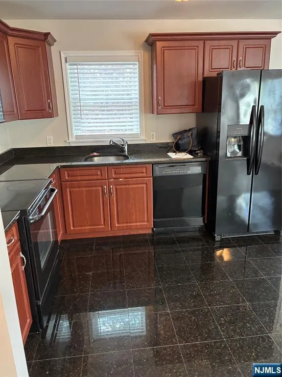 24 S William Street 403 Bergenfield, NJ 07621