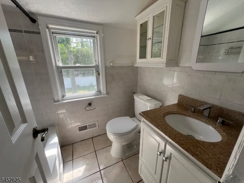 36 Northern Dr Fair Lawn, NJ 07410