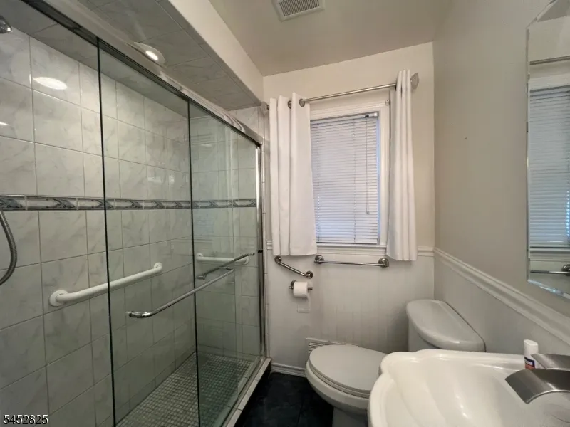 36 Northern Dr Fair Lawn, NJ 07410