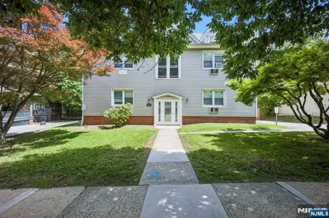 44 Gates Avenue 2