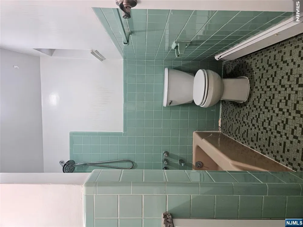 340 Undercliff Avenue 6-A Edgewater, NJ 07020