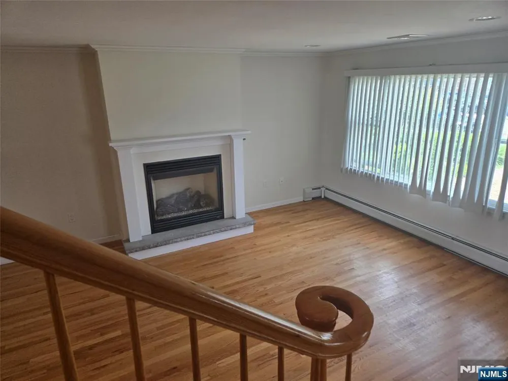 28 Columbus Drive 26 Tenafly, NJ 07670