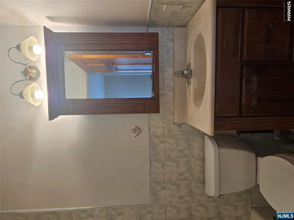 28 Columbus Drive 26 Tenafly, NJ 07670