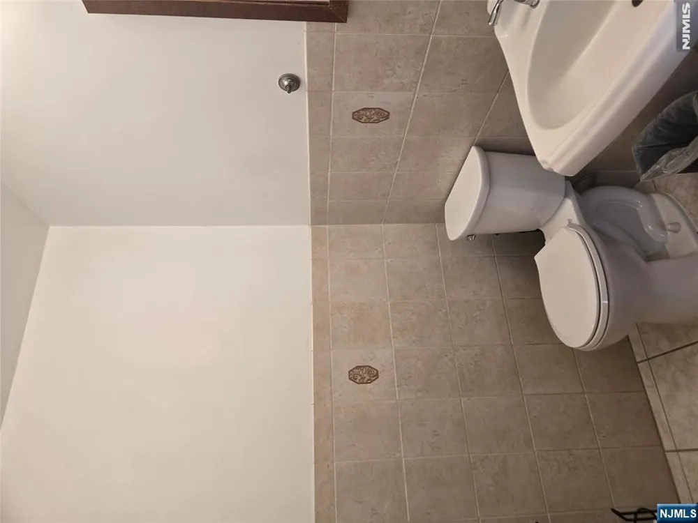 28 Columbus Drive 26 Tenafly, NJ 07670