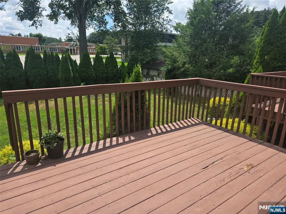 28 Columbus Drive 26 Tenafly, NJ 07670