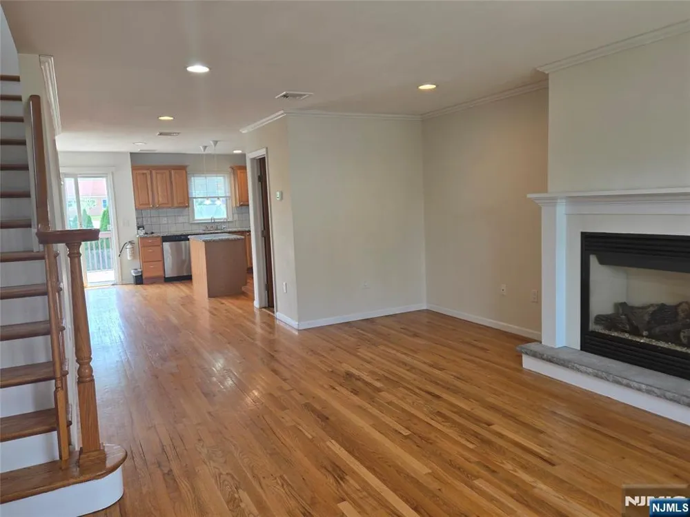 28 Columbus Drive 26 Tenafly, NJ 07670
