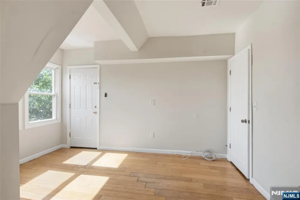 26-28 Seymour Avenue 3 Newark, NJ 07108